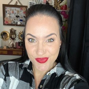 Meet your Posher, Kara